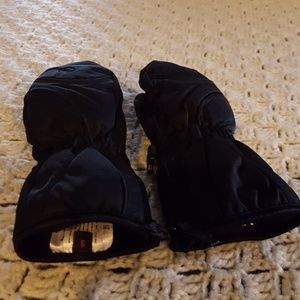 HEAD lined cold weather gloves.